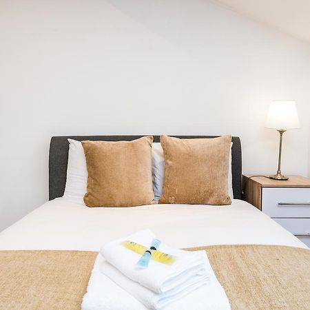 Riverbank Stay Лондон Екстер'єр фото