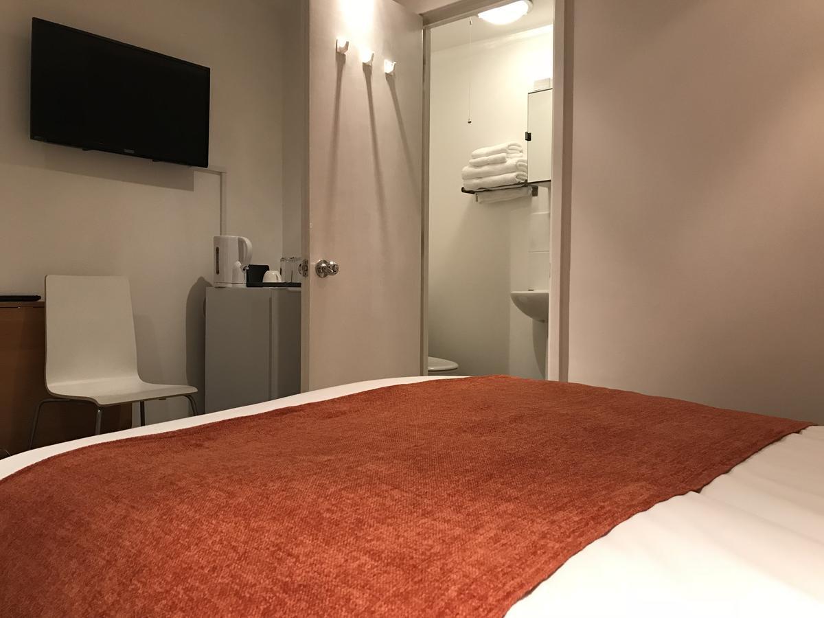 Riverbank Stay Лондон Екстер'єр фото