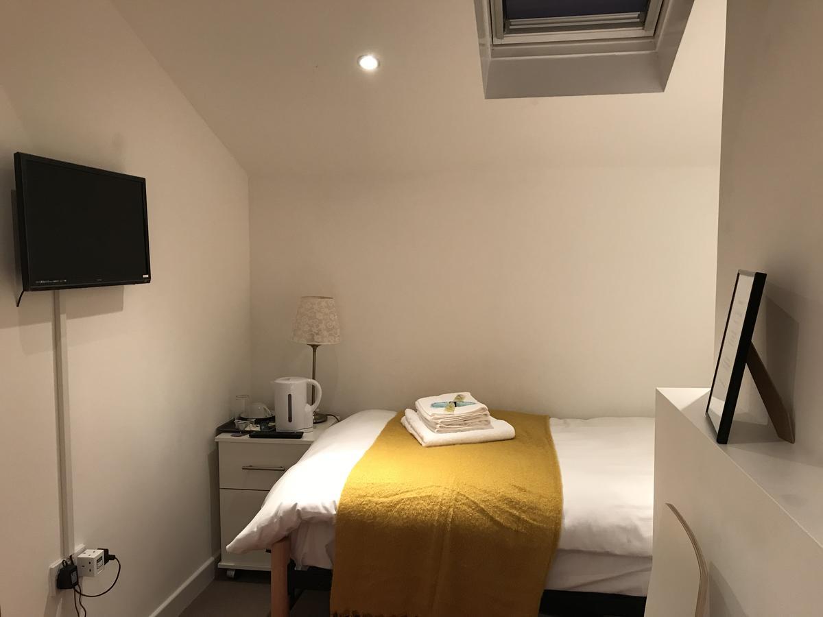 Riverbank Stay Лондон Екстер'єр фото