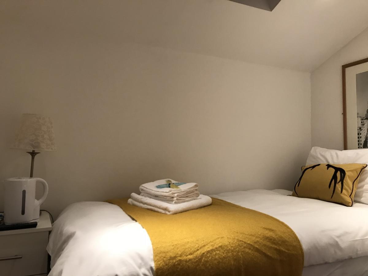 Riverbank Stay Лондон Екстер'єр фото