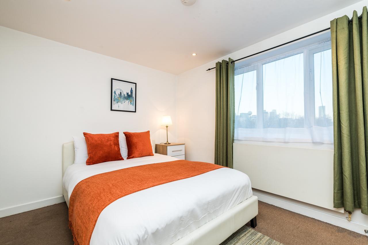 Riverbank Stay Лондон Екстер'єр фото