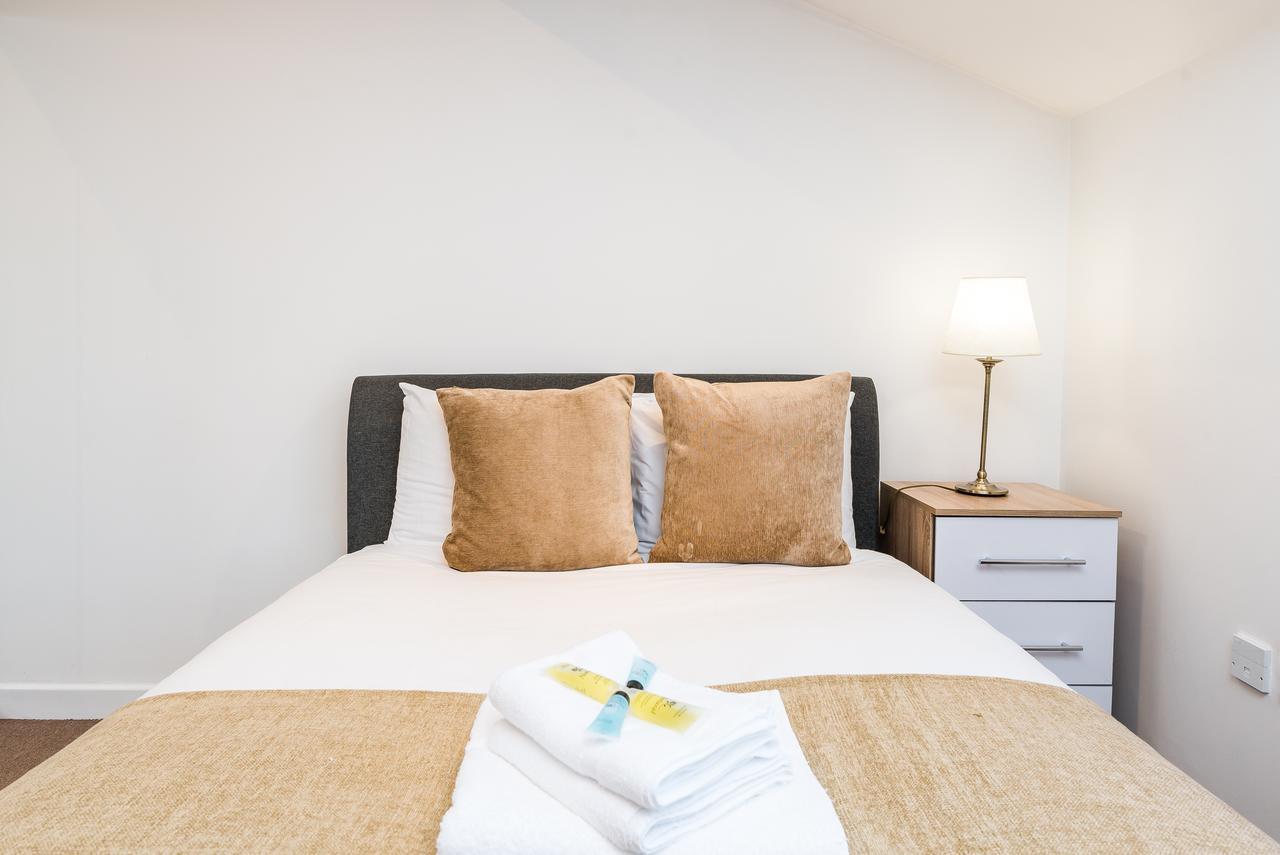 Riverbank Stay Лондон Екстер'єр фото