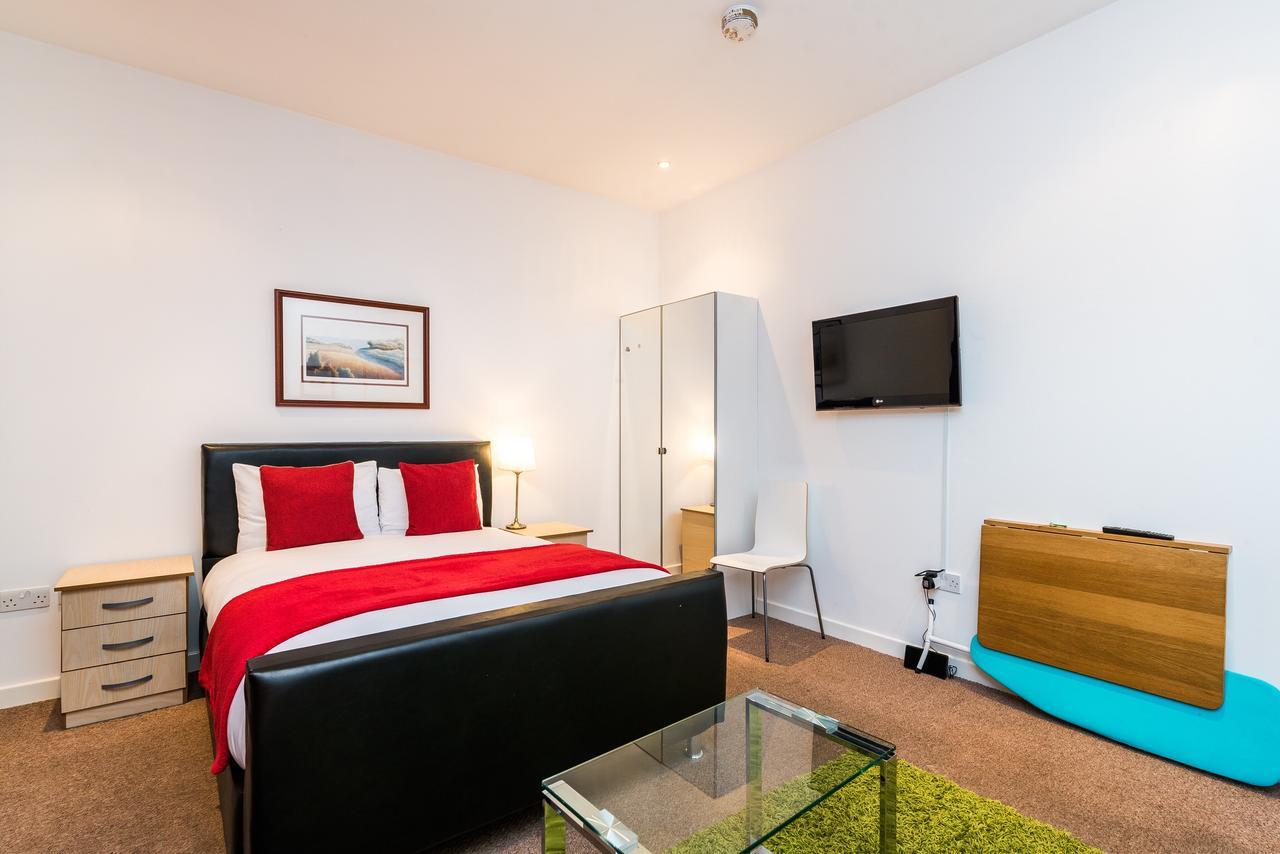 Riverbank Stay Лондон Екстер'єр фото