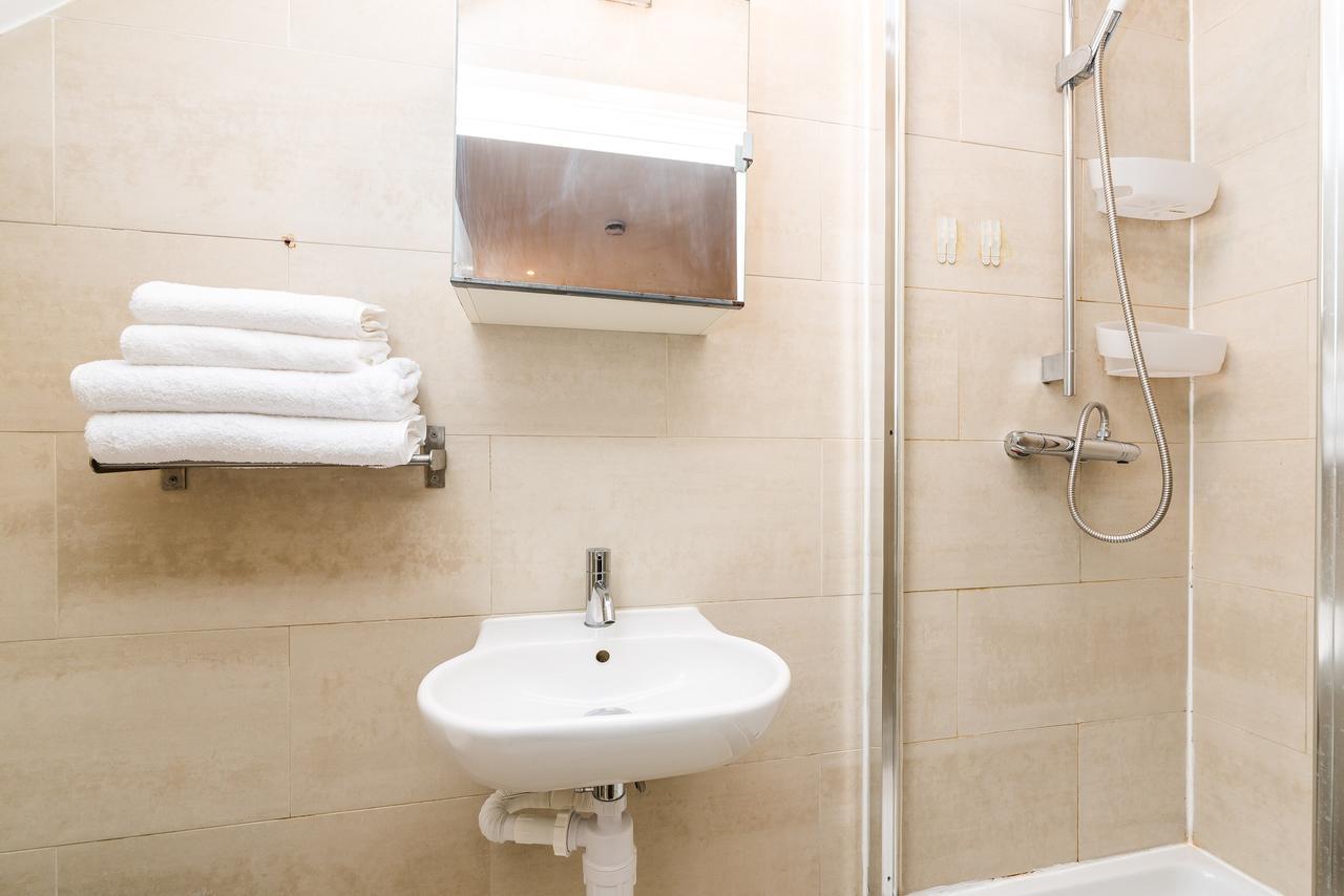 Riverbank Stay Лондон Екстер'єр фото