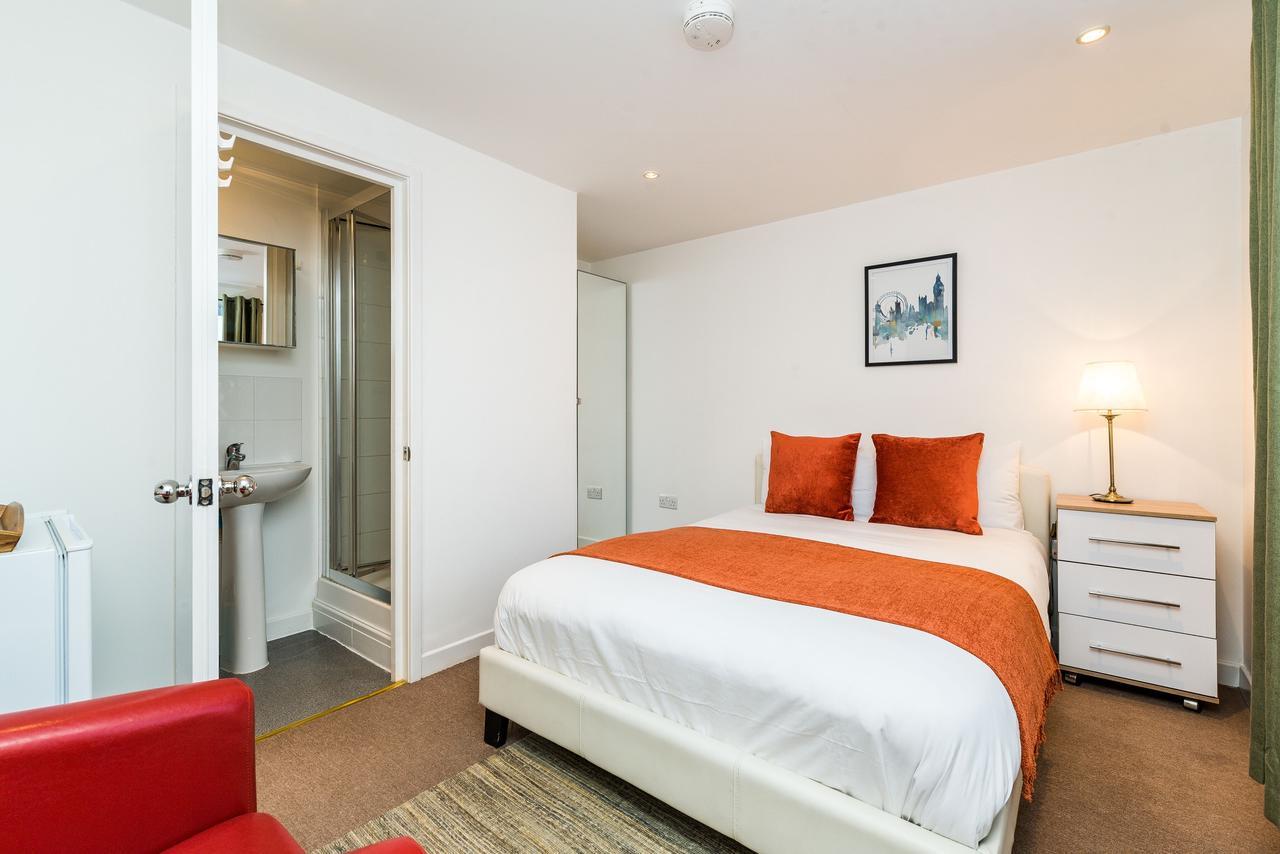 Riverbank Stay Лондон Екстер'єр фото