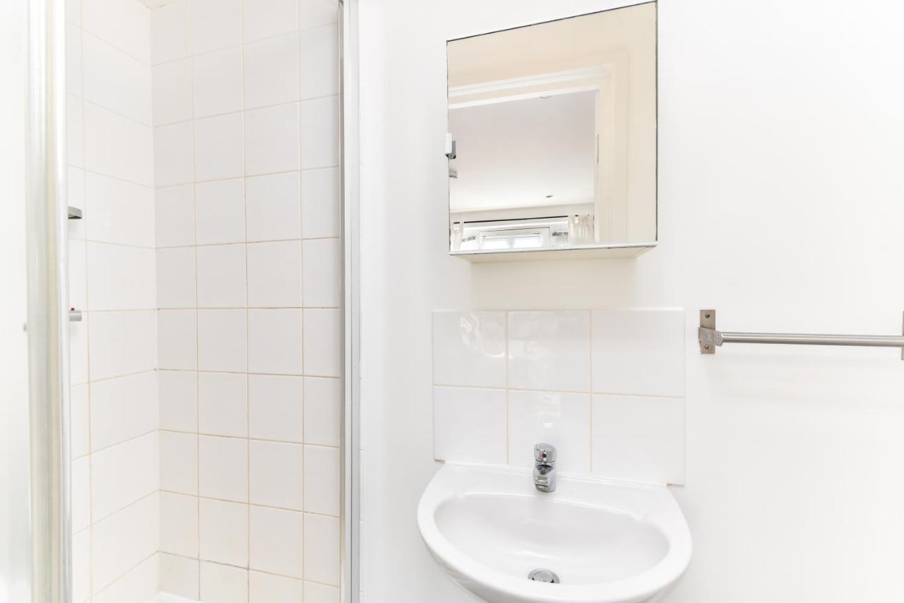 Riverbank Stay Лондон Екстер'єр фото
